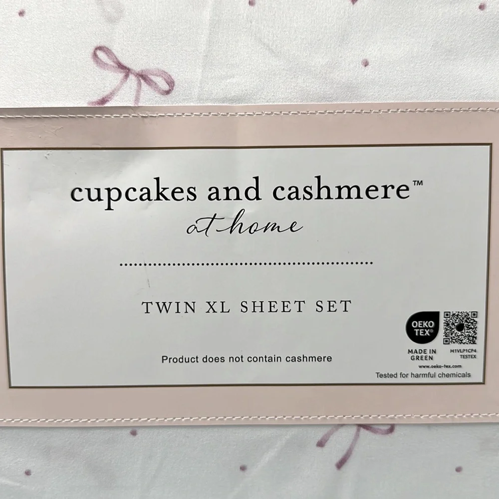 NWT Cupcakes and Cashmere Pink Bow Sheets